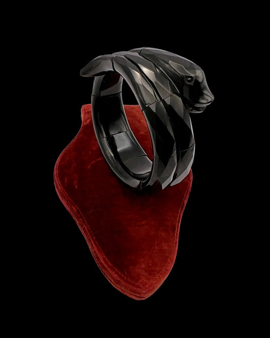 VICTORIAN CHUNKY WHITBY JET SNAKE BANGLE
