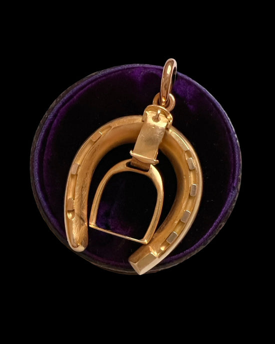 19TH CENTURY HORSESHOE & STIRRUP 18CT GOLD PENDANT