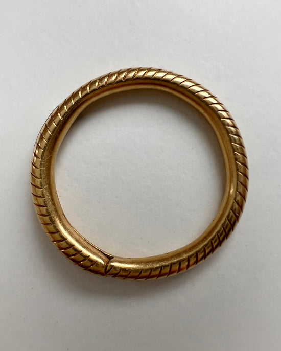ANTIQUE HIGH CARAT GOLD STRIPED SPLIT RING