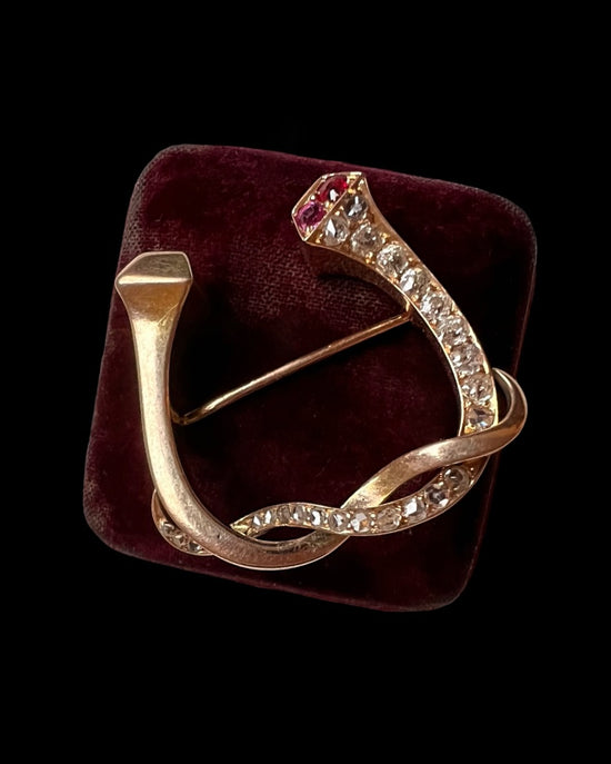 19TH CENTURY DIAMOND & RUBY DOUBLE HORSESHOE NAIL BROOCH