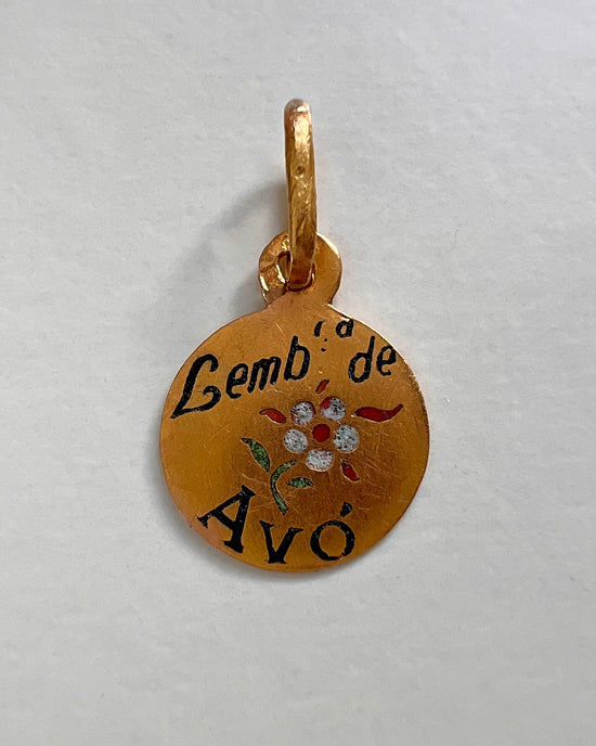 VINTAGE PORTUGUESE 19CT GOLD & ENAMEL ‘LEMB CĄ DE AVÓ’ CHARM