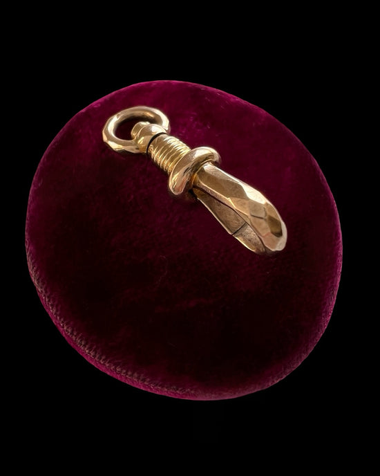ANTIQUE FACETED 9CT GOLD DOG CLIP