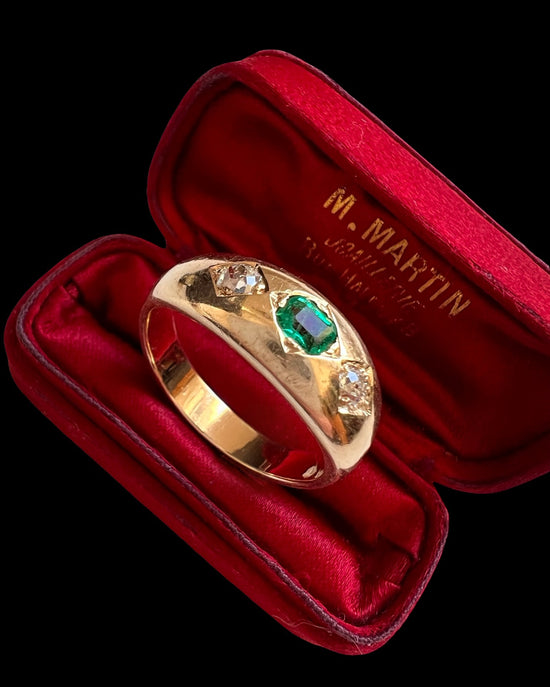 ANTIQUE EMERALD & DIAMOND RING