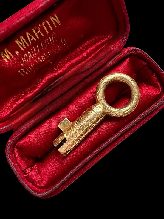 VICTORIAN 15CT GOLD BRAMAH KEY PENDANT