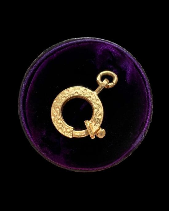 VINTAGE 18CT GOLD CHASED BOLT RING