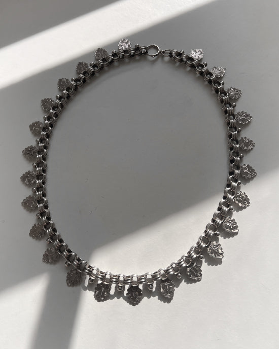 VICTORIAN SILVER LEAF DESIGN COLLAR