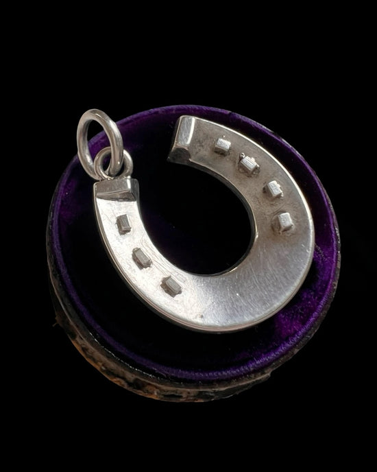ANTIQUE SILVER HORSESHOE PENDANT
