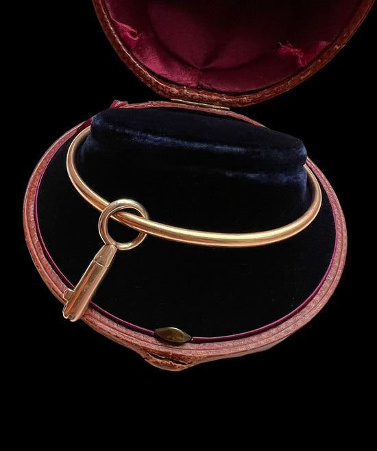 ANTIQUE 15CT GOLD BRAMAH KEY BANGLE