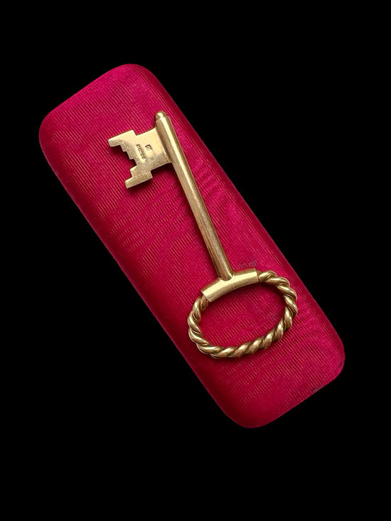VINTAGE LARGE 9CT GOLD KEY PENDANT