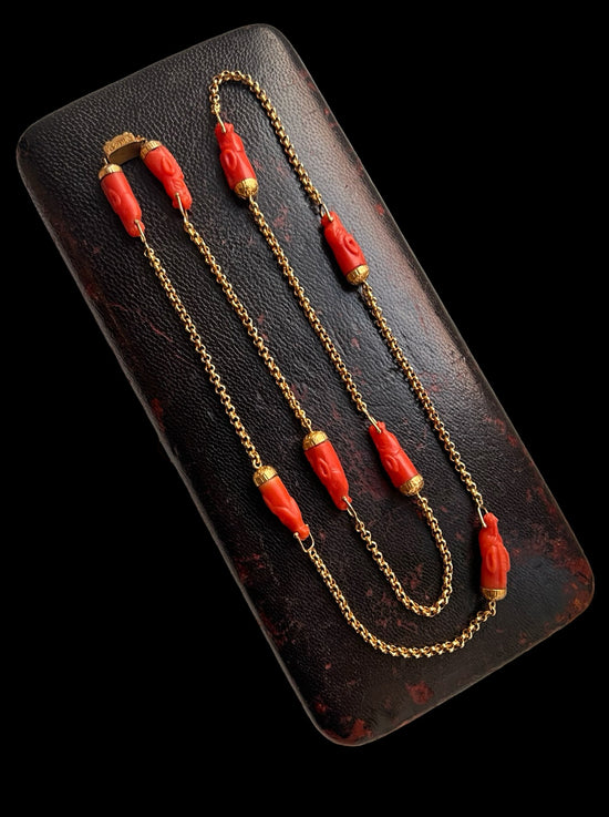 EARLY 19TH CENTURY CARVED CORAL HORSE & 18CT NECKLACE