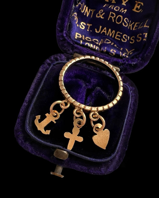 ANTIQUE 18CT GOLD ‘FAITH HOPE CHARITY’ RING