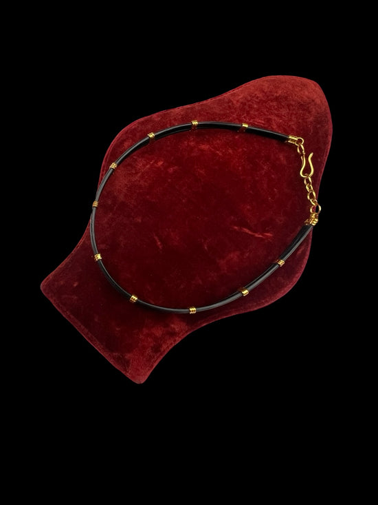 22CT GOLD & ELEPHANT HAIR HORSESHOE BANGLE