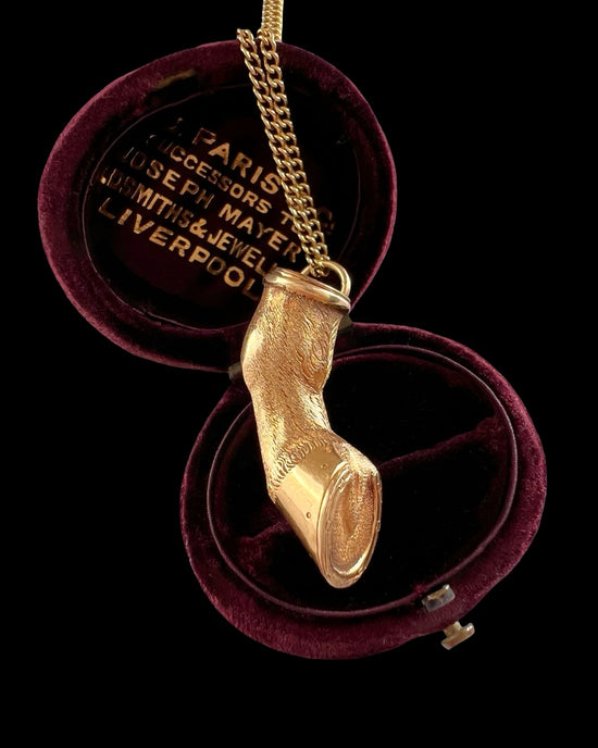 VICTORIAN 18CT GOLD HORSE LEG PENDANT