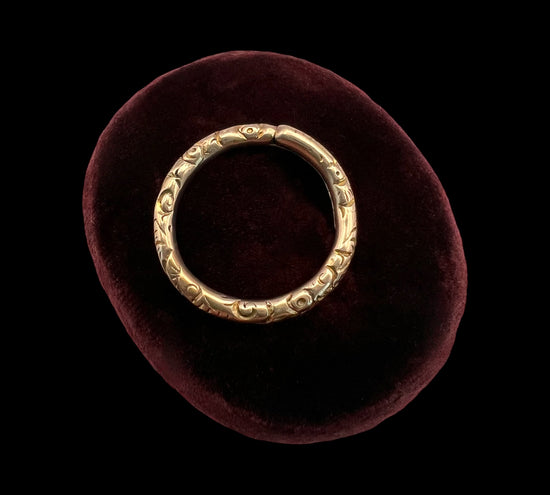 GEORGIAN 9CT GOLD CHASED SPLIT RING