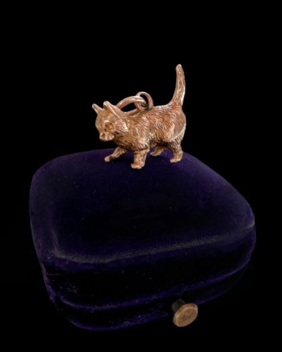 20TH CENTURY 9CT GOLD CAT CHARM