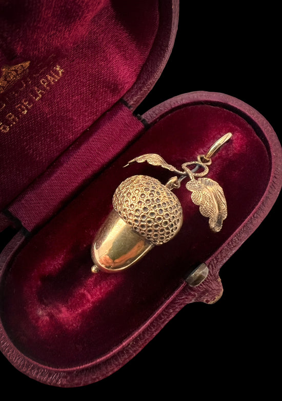 VICTORIAN 18CT GOLD ACORN PENDANT