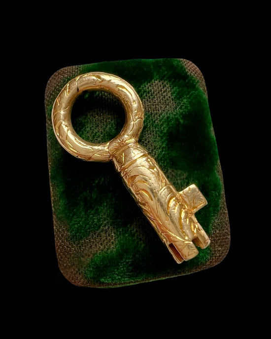 VICTORIAN 15CT GOLD BRAMAH KEY PENDANT
