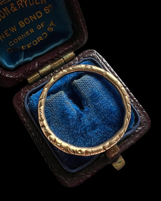 ANTIQUE HIGH CARAT GOLD SLIM SPLIT RING