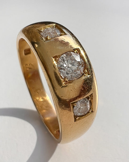 ANTIQUE THREE STONE DIAMOND & 18CT GOLD RING