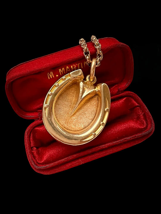 VICTORIAN 19CT GOLD HORSE HOOF PENDANT