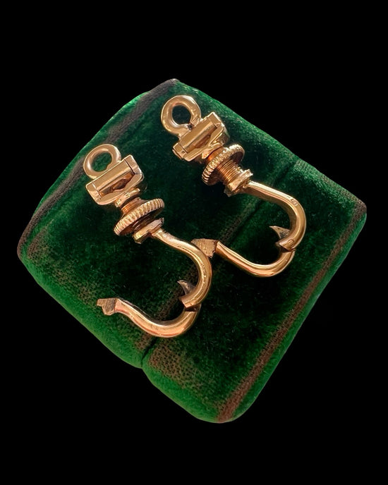 A PAIR OF ANTIQUE CHUNKY 18CT GOLD TWIST DOG CLIPS