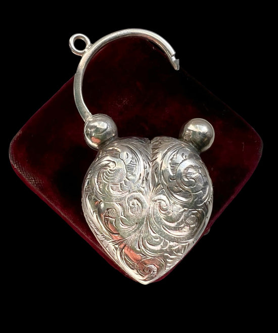 VICTORIAN SILVER PUFFY HEART PADLOCK