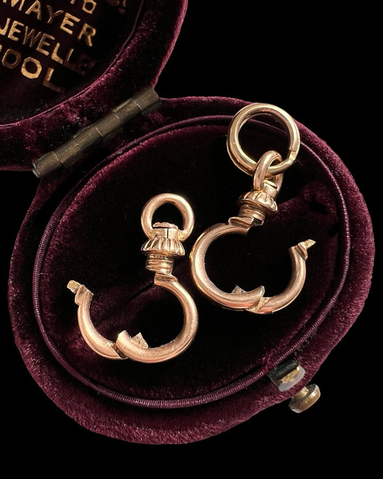 PAIR OF ANTIQUE 9CT GOLD TWIST DOGCLIPS