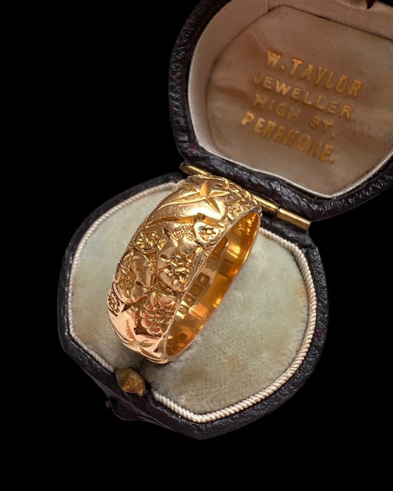 ANTIQUE CHUNKY ‘IVY & ROSE’ MOTIF 18CT GOLD RING