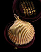 EARLY VICTORIAN 15CT GOLD SHELL LOCKET