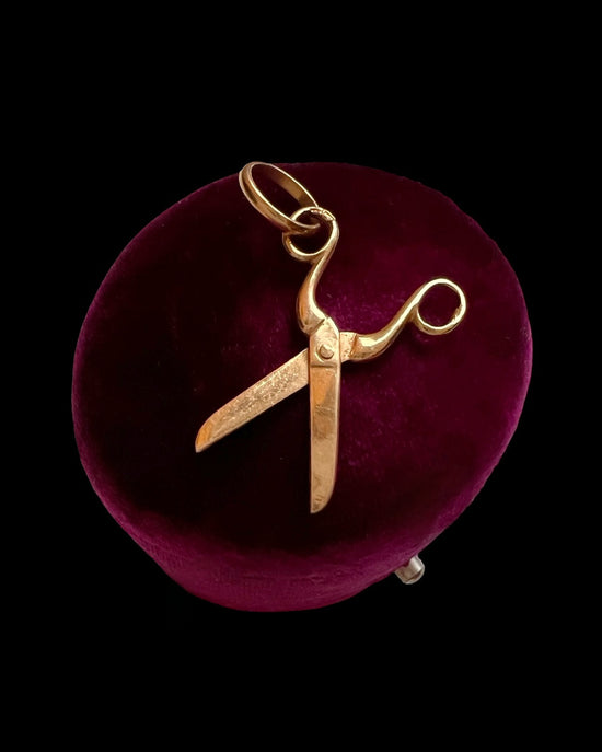 19TH CENTURY FRENCH 18CT GOLD SCISSOR CHARM