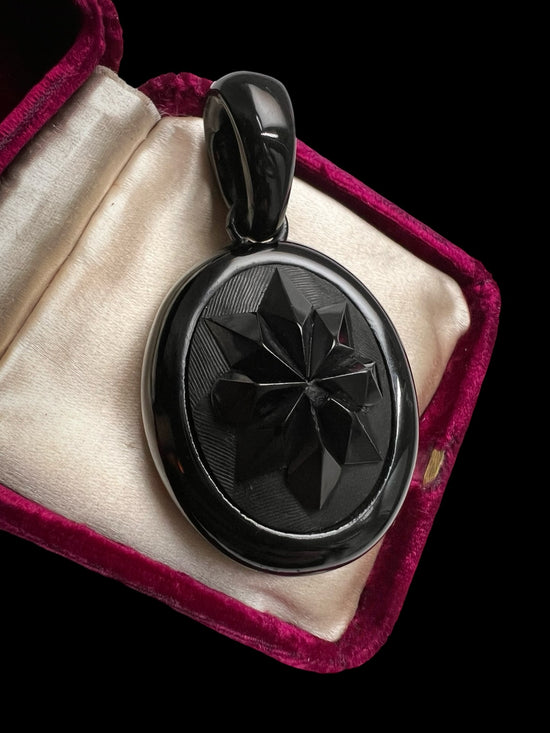 VICTORIAN WHITBY JET STAR PENDANT
