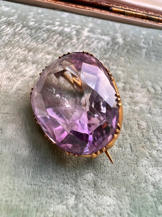 ANTIQUE LARGE AMETHYST LACE PIN