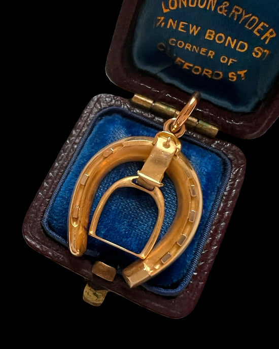 19TH CENTURY HORSESHOE & STIRRUP 18CT GOLD PENDANT