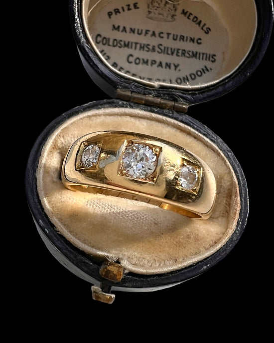 ANTIQUE THREE STONE DIAMOND & 18CT GOLD RING