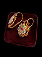 EARLY 19TH CENTURY 18CT GOLD ENAMEL EARRINGS AND BROOCH DEMI PARURE