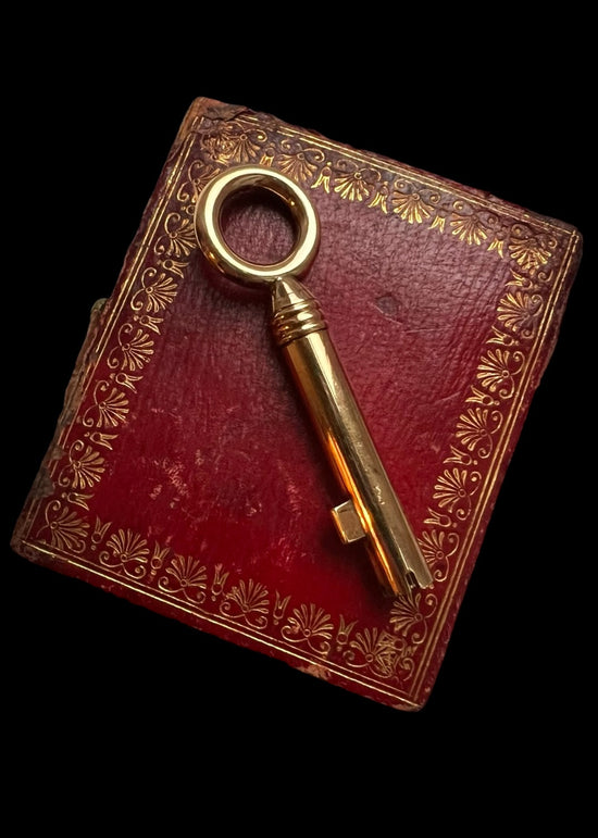 VICTORIAN LARGE 15CT GOLD BRAMAH KEY PENDANT