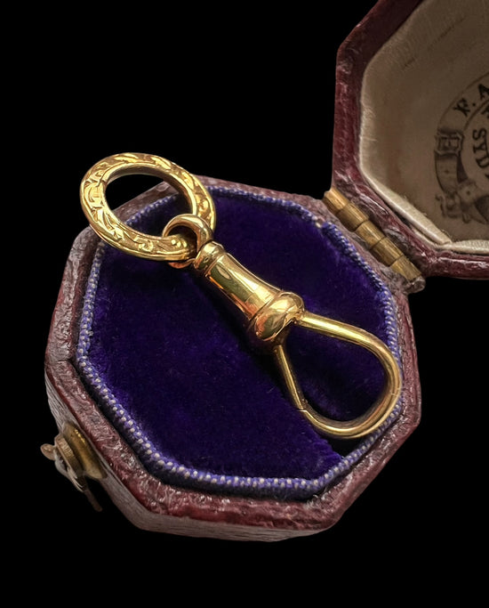VICTORIAN 9CT DOGCLIP WITH ORIGINAL CHASED BAIL