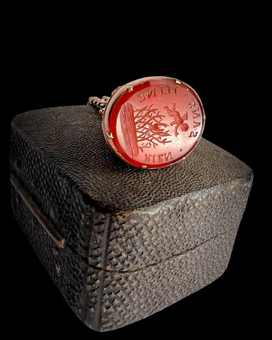 EARLY 19TH CENTURY FOB PENDANT ‘NOTHING WITHOUT PAIN’