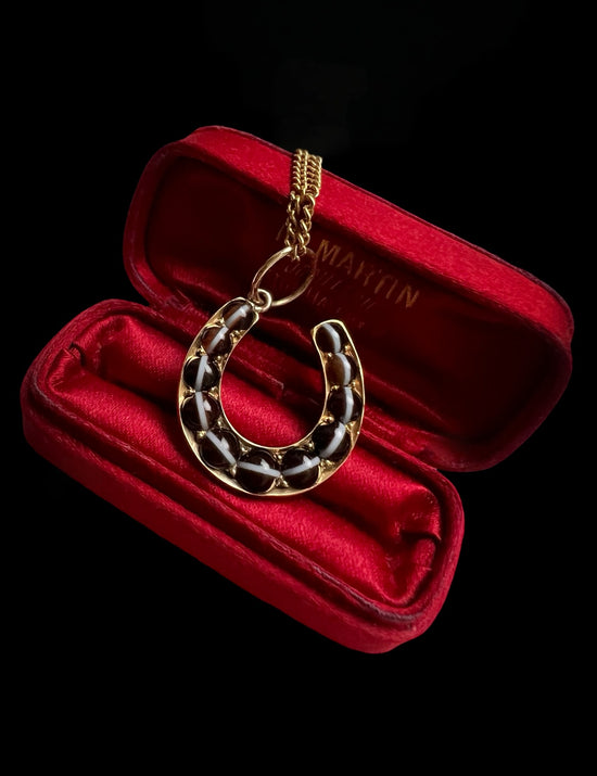 VICTORIAN BANDED AGATE HORSESHOE PENDANT