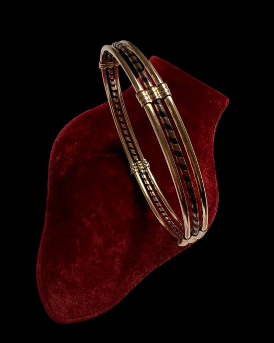 ANTIQUE ELEPHANT HAIR BANGLE