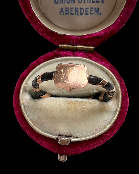 VICTORIAN ELEPHANT HAIR & GOLD SHIELD RING