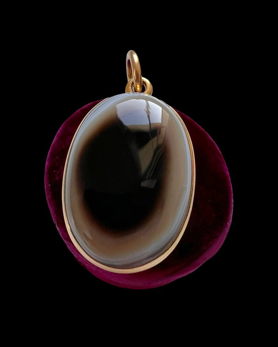 VICTORIAN BULLSEYE AGATE LOCKET PENDANT