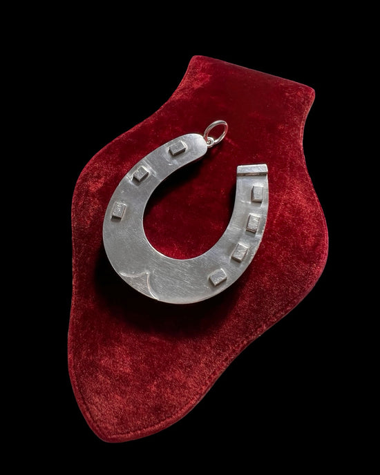 VICTORIAN SUPERSIZED SILVER HORSESHOE PENDANT