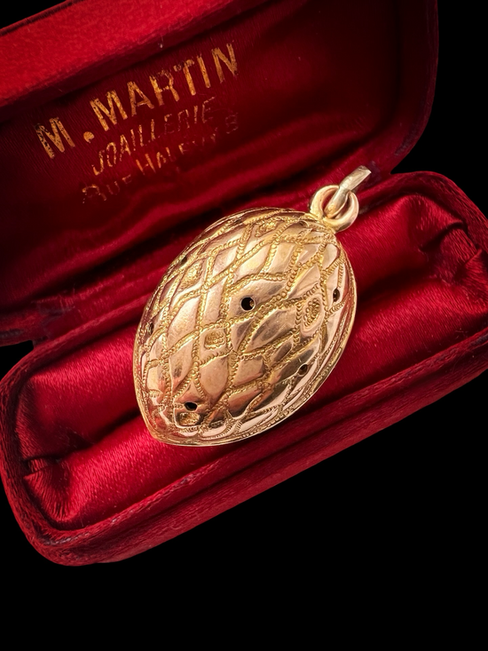 VICTORIAN 18CT GOLD WALNUT VINAIGRETTE PENDANT