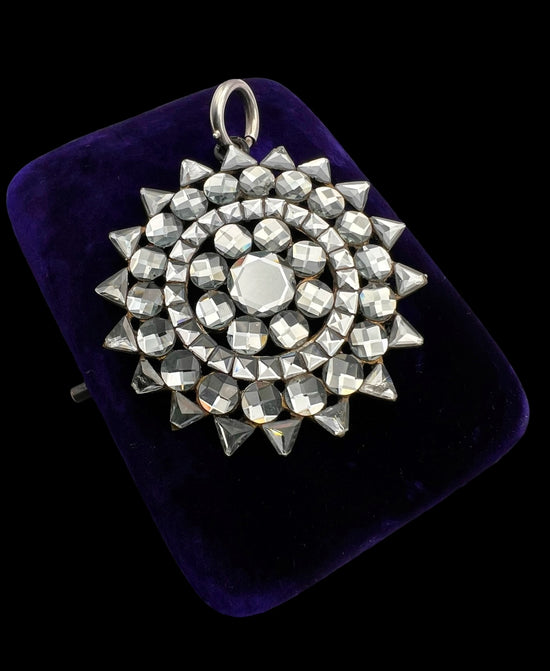 VICTORIAN VAUXHALL GLASS STAR PENDANT