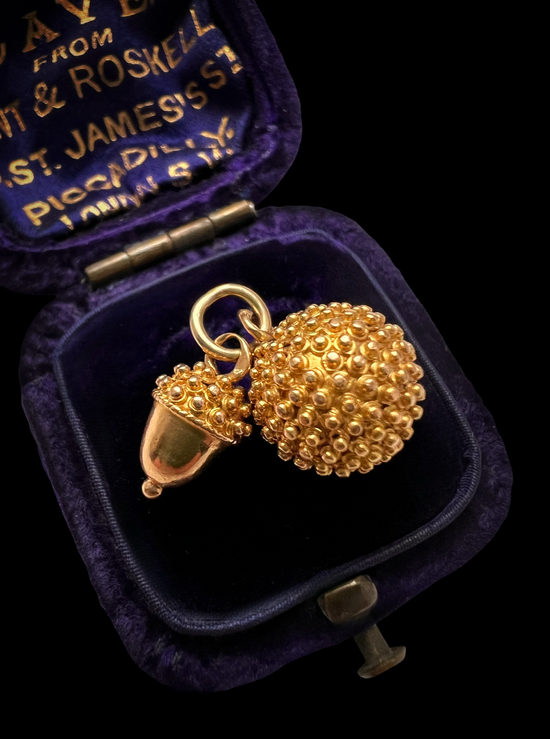 ANTIQUE 18CT GOLD MINI ACORN & CHESTNUT PENDANT