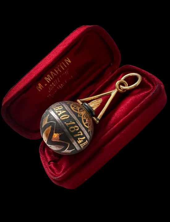 19TH CENTURY DAMASCENE ‘BOMBARDMENT OF BILBAO’ PENDANT