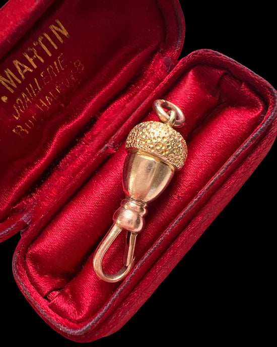 VICTORIAN 9CT GOLD ACORN DOG CLIP
