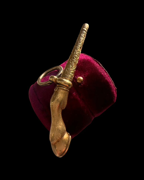 VICTORIAN 15CT GOLD HORSE LEG PENDANT