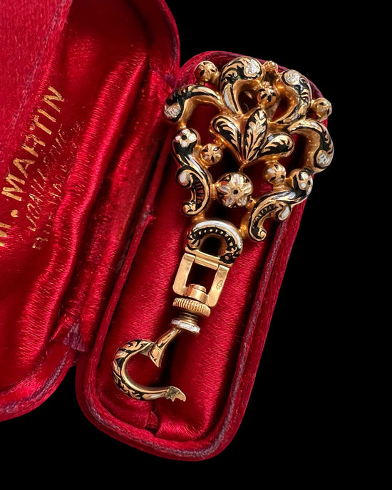 19TH CENTURY SWISS ENAMEL BAIL WITH TWIST DOGCLIP